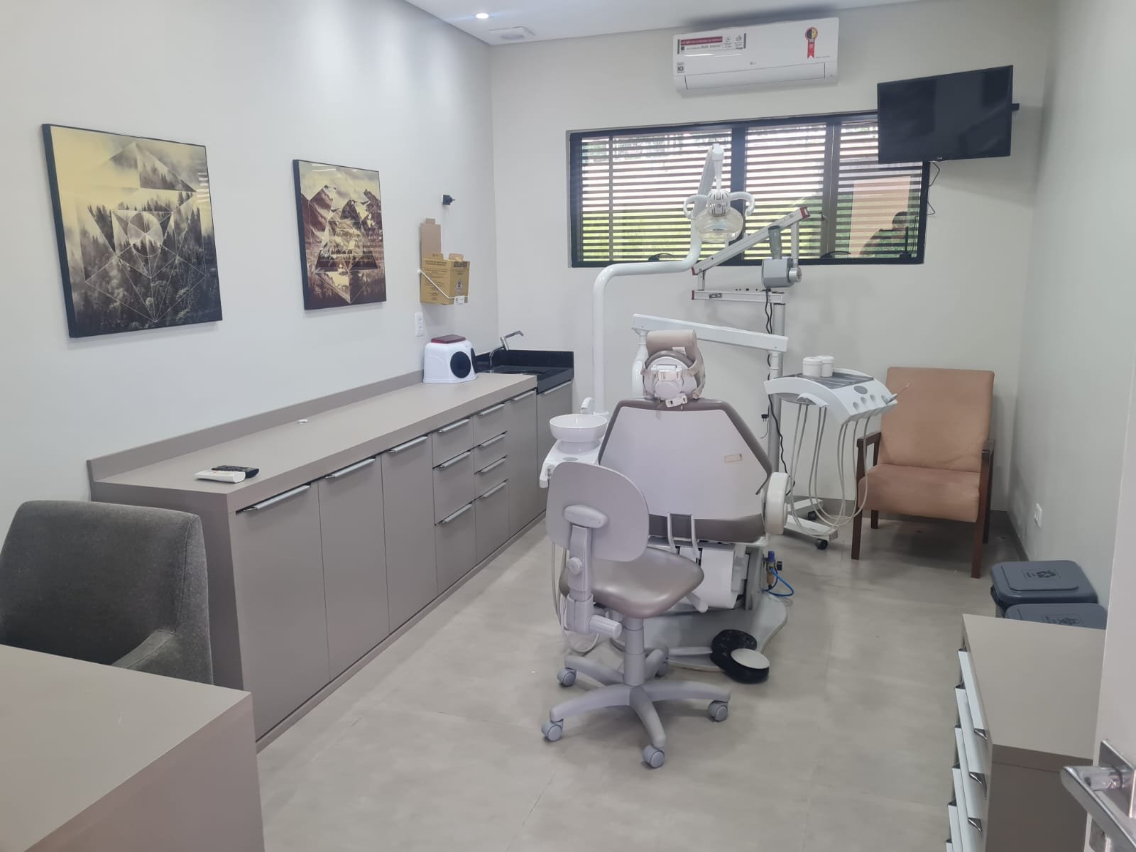 Consultório odontológico equipado da Clínica Castello Branco